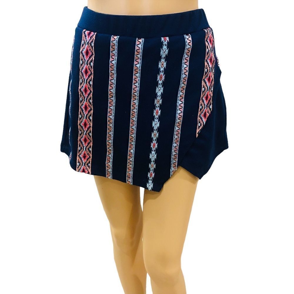 About a Girl Los Angeles Navy Blue Embroidered Stripe Short Skort